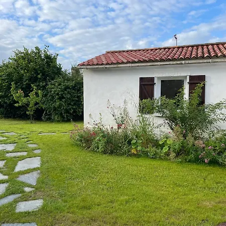 Un Independant Avec Jardin Holiday home Talmont-Saint-Hilaire