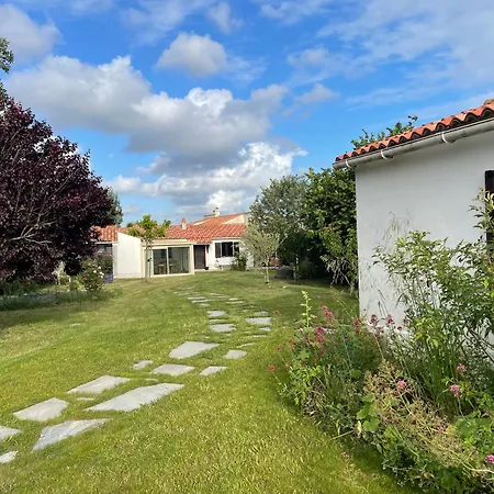 Holiday home Un Independant Avec Jardin *